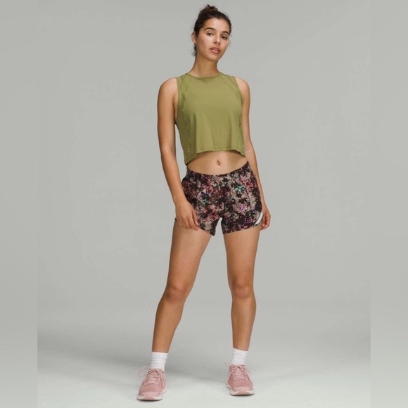 Lululemon Hotty Hot Low-Rise Lined Short 4" Stencil Blossom Red Multi/Sheer Blue - Picture 4 of 12